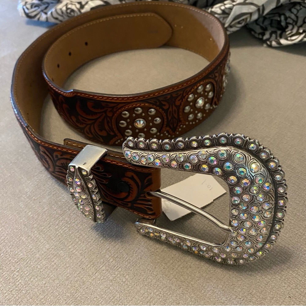 4-599 NWT Tony Lama "Memphis Lights" Leather Belt w/ Western Rhinestone Buckle